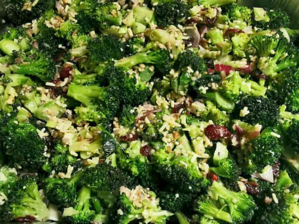 Crunchy Broccoli, Cranberry, Vintage Cheddar, Seeds, French Dressing (GF)